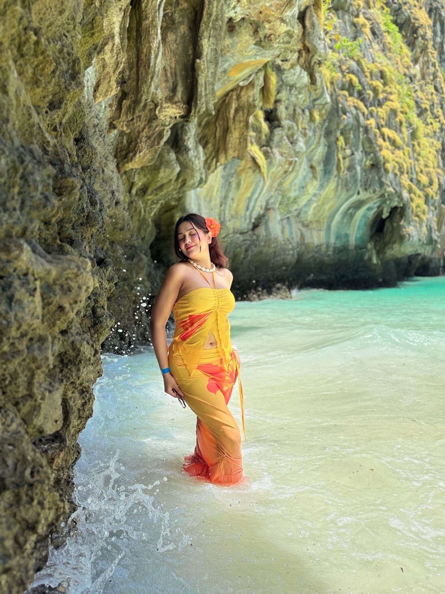 🌴💙 Maya Bay, Thailand — Surga Tropis yang Tak Tertandingi! 🇹🇭✨