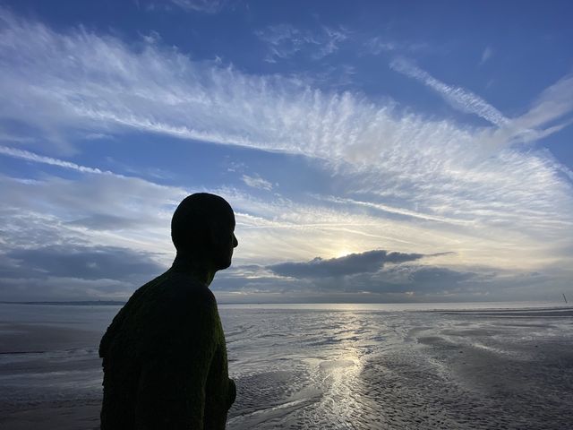 🌊 Crosby Beach Tranquil Retreat 🌅