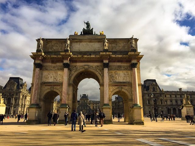 A Day in the Louvre 🎨🖼️