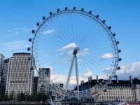 藍天下的London eye