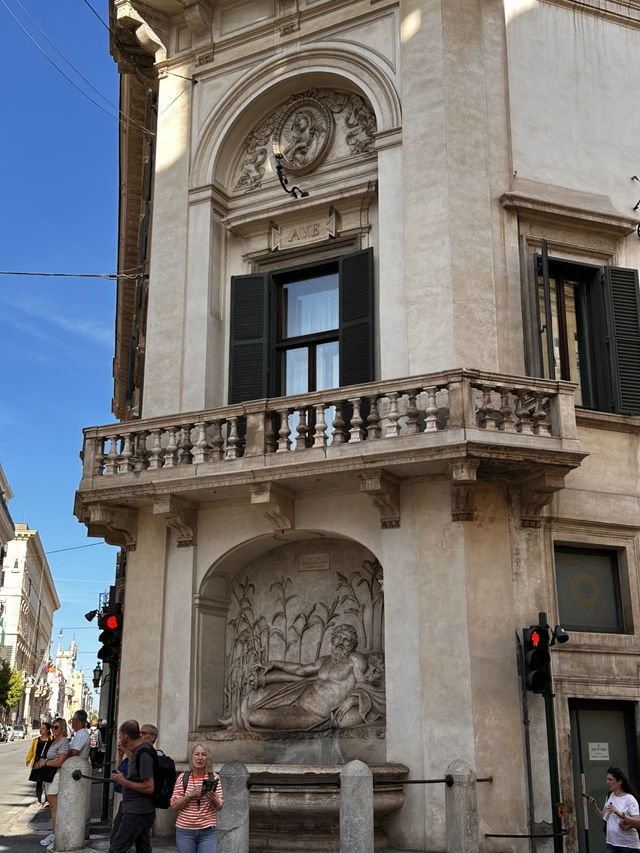 4 fountains in a crossroad - the most unique fountain I’ve seen!