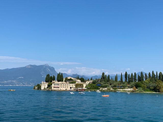 Lake views and mountain moods. #LakeGarda