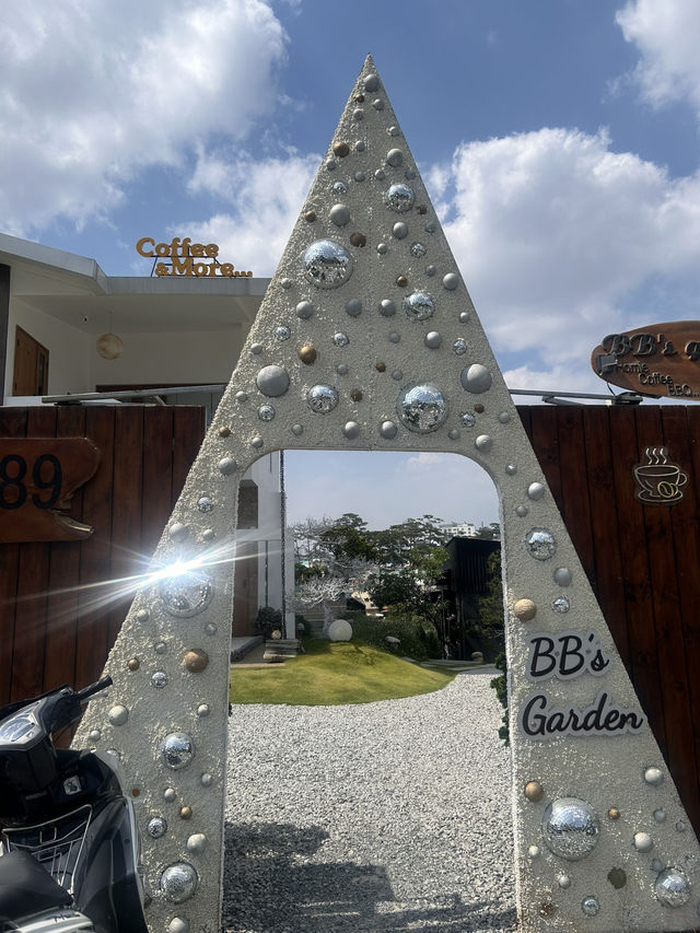 Love 🧡 and cosmic architecture of Dalat living 