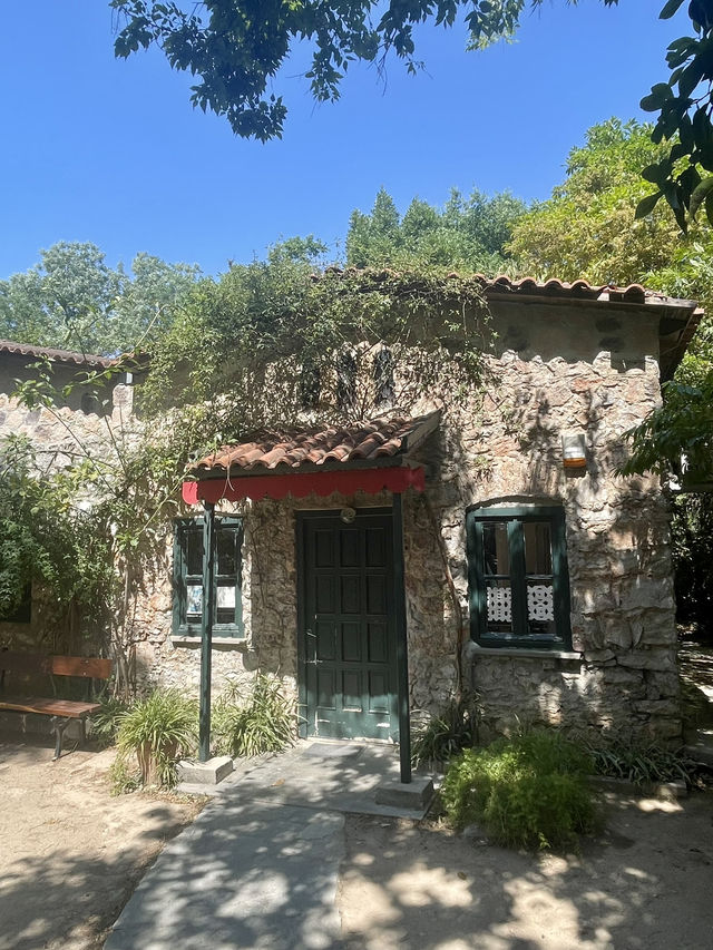 A Budget Stopover in Athens