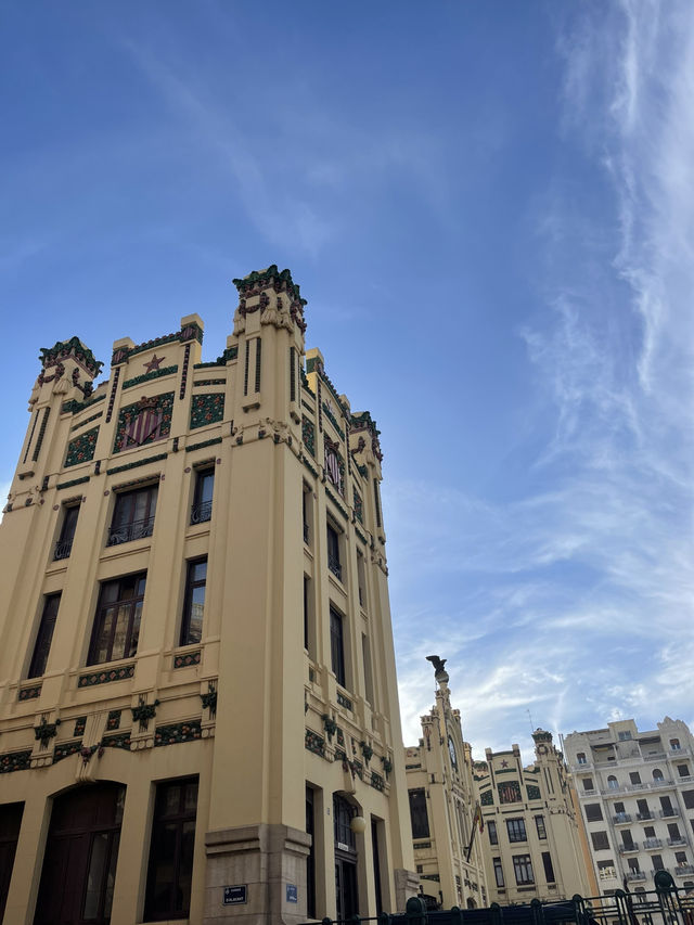 Valencia: Color, Culture & Mediterranean Style 🎨☀️🌊 Valencia: Color, Culture & Mediterranean Style 🎨☀️🌊