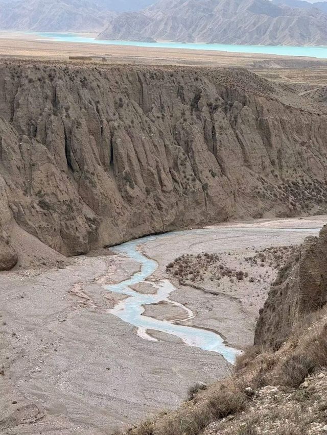 🌊 Maling River Canyon: China’s Turquoise Wonder Hidden in the Cliffs