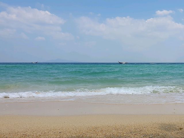 Пляж Лоо Му Ди на Пхи‑Пхи: дикая красота без толп туристов Пляж Лоо Му Ди на Пхи‑Пхи: дикая красота без толп туристов