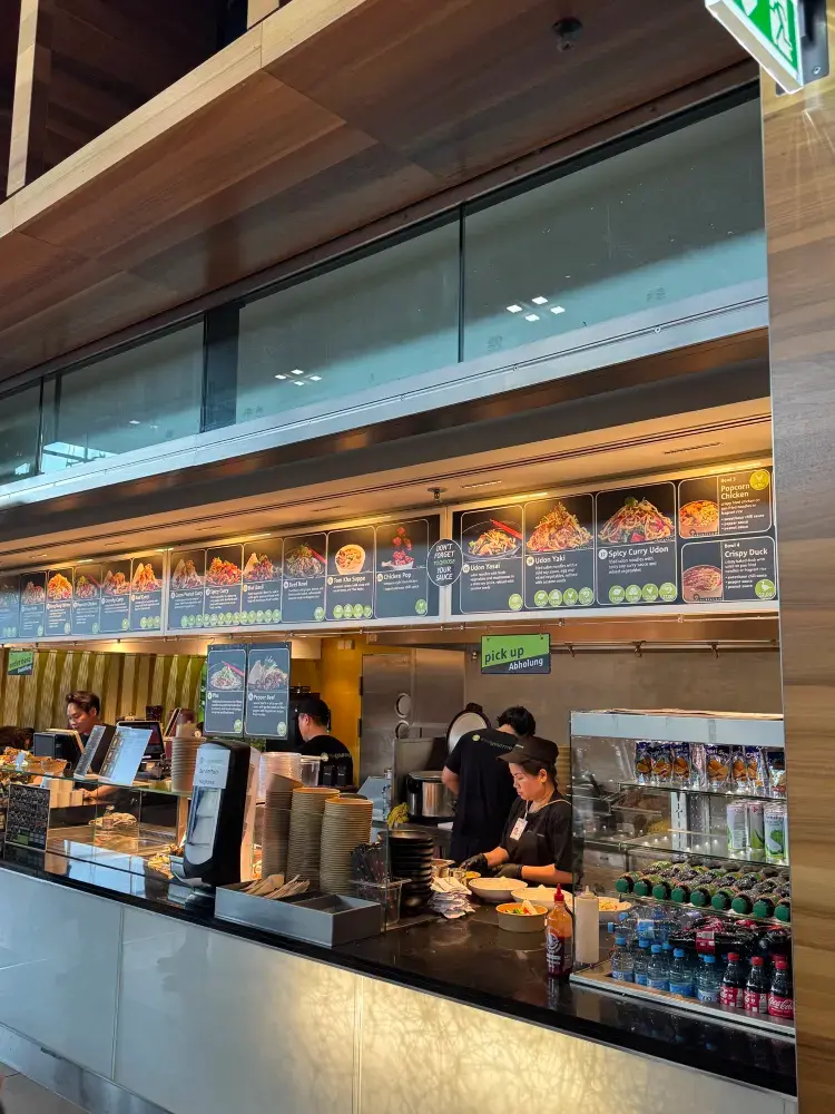 베를린 브란덴부르크 공항(BER) 푸드코트: 비행기 탑승을 기다리는 동안 맛있는 음식을 즐길 수 있는 특별한 경험