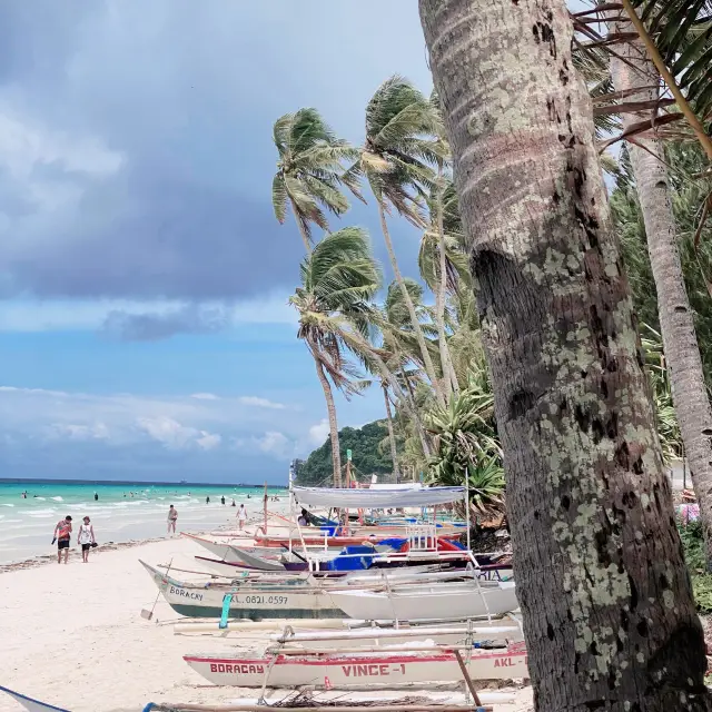 Boats and beaches in Boracay 