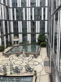 樓下就是南京路步行街，這家老牌上海大酒店令人驚艷