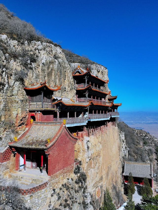 從北京開車3-4小時，欣賞1500餘年的懸空古寺