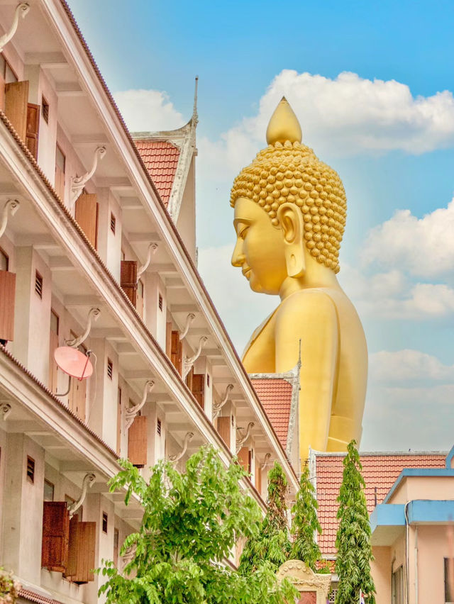 Great golden buddha at Wat Pak Nam🇹🇭