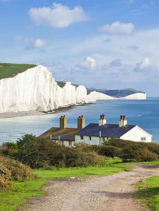 🚂 All Aboard: The Ultimate Guide to Riding the Rails from London to Brighton 🌊
