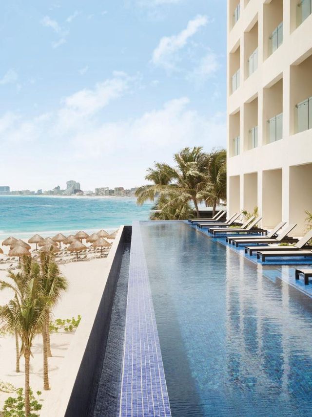 🌴 Cancun's Paradise: Hyatt Ziva's Adult-Only Bliss 🍹