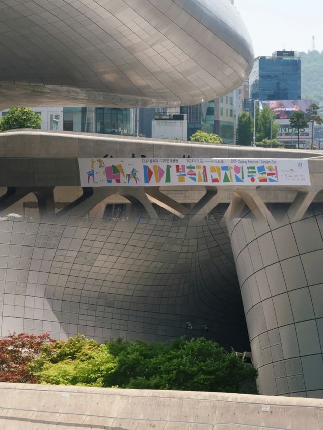 首爾必遊的熱門景點，藝術夢幻的地標建築。