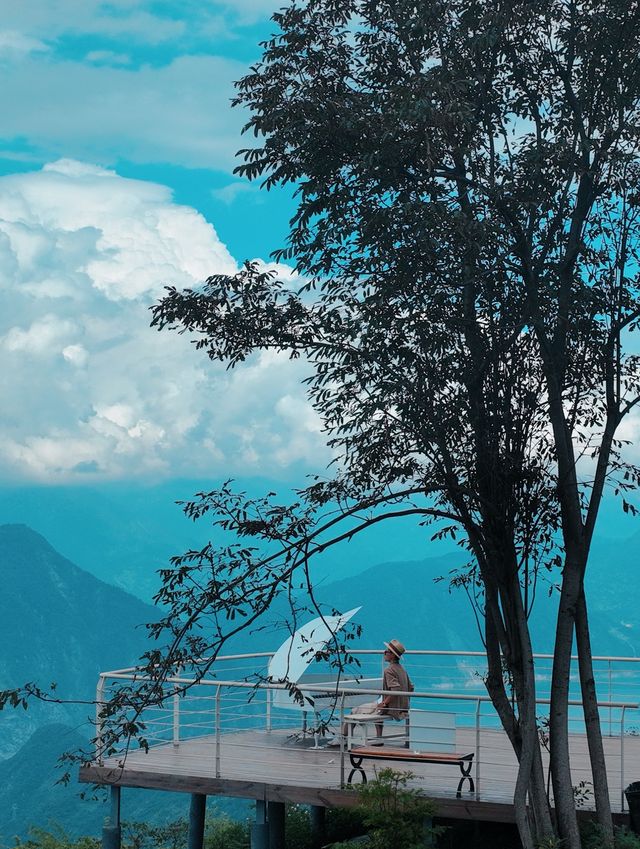 國慶旅遊別忘了去都江堰這個山頂。