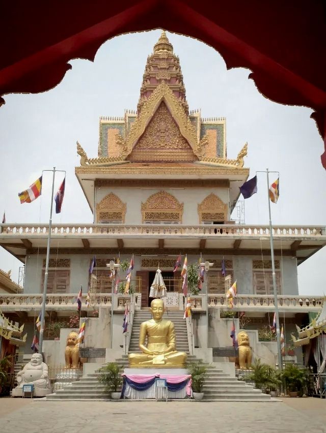 金邊最古老的寺院—— 烏那隆寺。