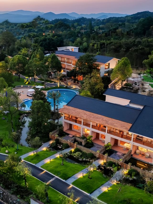 安吉靈峰度假區新寵帶您穿越至夢中江南水鄉🪴。 安吉靈峰度假區新寵帶您穿越至夢中江南水鄉🪴。