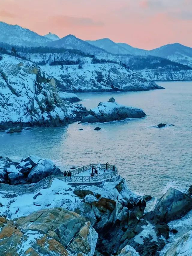Weihai, Shandong is a winter wonderland, like a fairy tale world. 