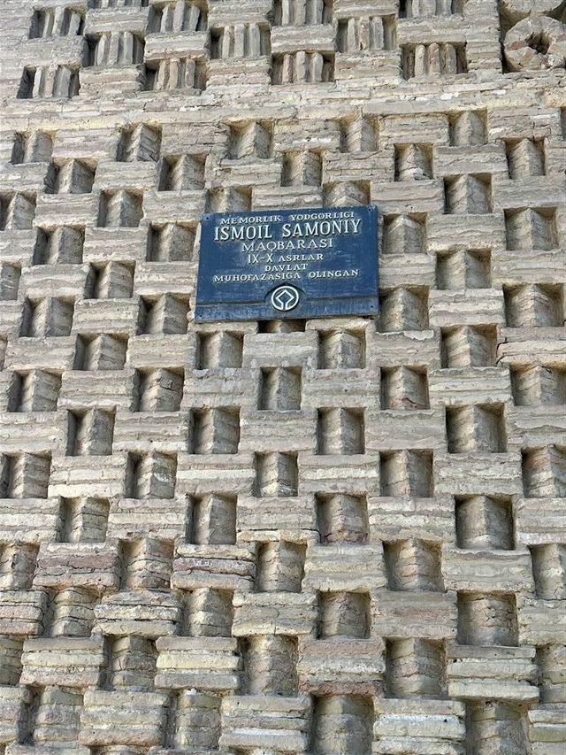 Perfect Geometry of Brick Work at the Samanid Mausoleum