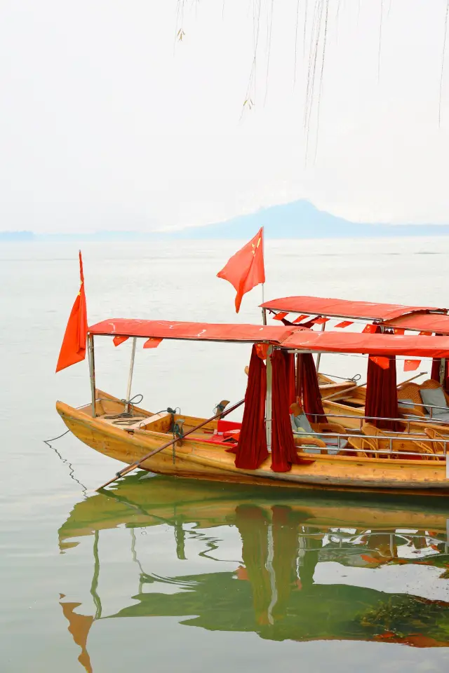 If you haven't been to East Lake, you've missed half of Wuhan.