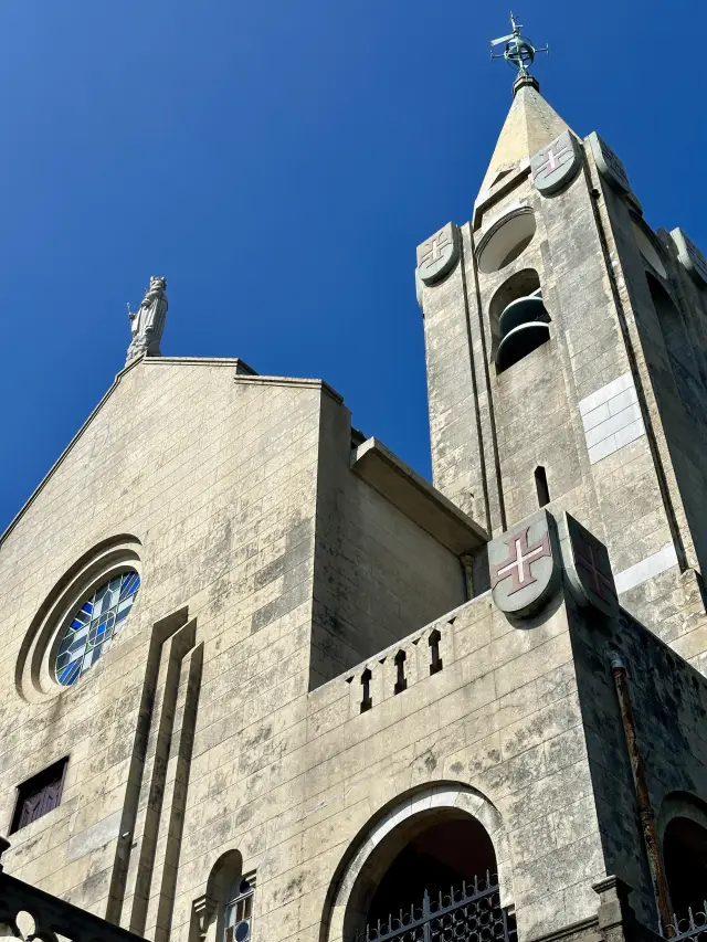 Faith Prism on the White Cliff: The Sacred Light of Chapel of Our Lady of Penha