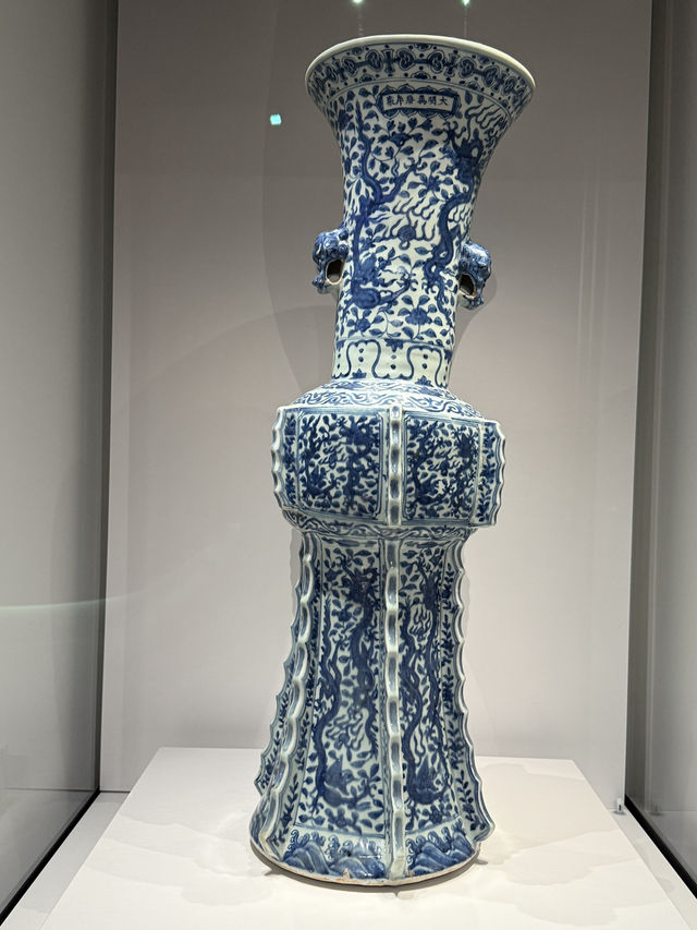 Experience The Treasures Of the Forbidden City at The Hong Kong Palace Museum 🖼️ 🏰 