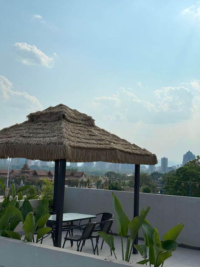 推窗即見瀾滄江 隱身鬧市嘅治癒系酒店