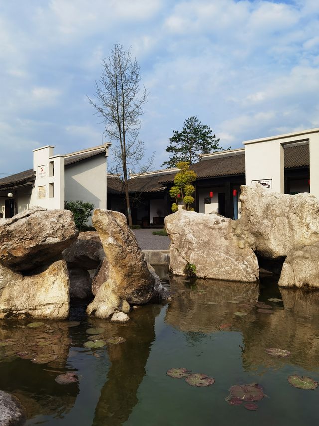 激浪後的寧靜 藏喺山腳下嘅私湯庭院