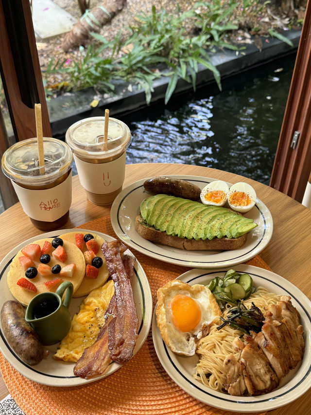 🌿曼谷綠意秘境｜在ALLO HOUSE喝一杯陽光與樹影☕️
