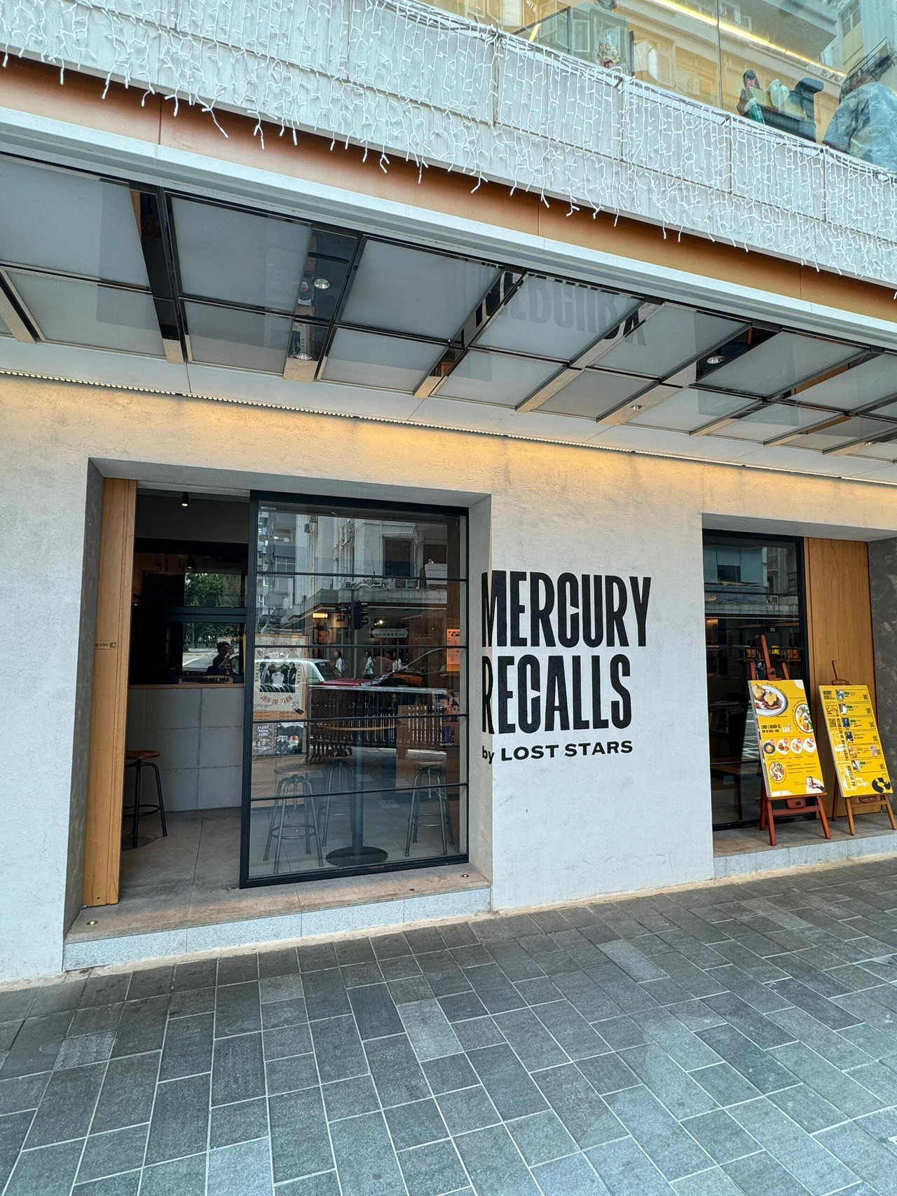  Mercury Recall, hidden in Causeway Bay, is just a few minutes' walk from the MTR station towards the waterfront! As soon as you push open the door, you're hit with a stunning wall of vinyl records, ranging from classics to niche finds, and you can even hunt for records on the spot🛍️ The in-store turntables play music non-stop, and at night there’s a DJ spinning, creating an amazing vibe🎧

The space is huge and never crowded, perfect for chilling with friends all day～ The coffee beans are roasted in-house and smell amazing, the all-day breakfast sauces are soulfully crafted, and the char siu sauce paired with a sunny-side-up egg is incredible! The French Earl Grey ice cream is a must-try, with cocktail-like layers of flavor, a sweet tea aftertaste, and a creamy texture🍦

Be sure to leave time to slowly browse the record wall, buy a favorite vinyl to enjoy with your coffee—it’s the ultimate weekend salvation for working people～ Next time, definitely come at night to experience the live DJ, a double delight for vinyl enthusiasts and coffee lovers alike!