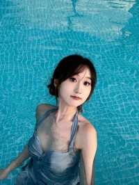 YOHO金銀島的無邊泳池真的一見傾心！跳入水中的瞬間，簡直想一直游下去～🏊‍♀️ 