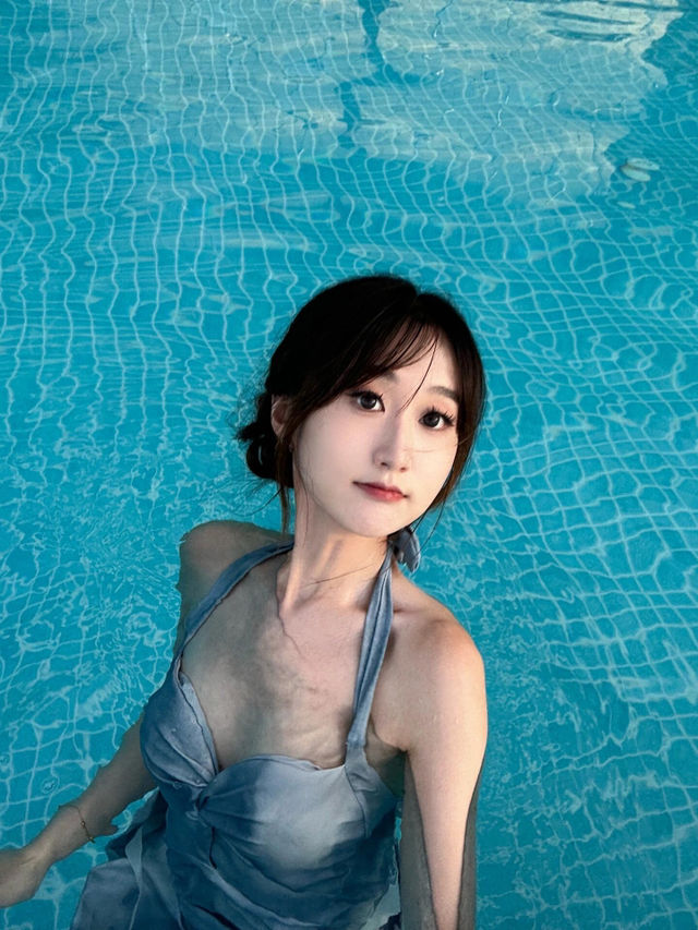 YOHO金銀島的無邊泳池真的一見傾心！跳入水中的瞬間，簡直想一直游下去～🏊‍♀️ 