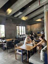 🍕✨ Pizza 4P’s Phnom Penh – A Slice of Sustainable Joy