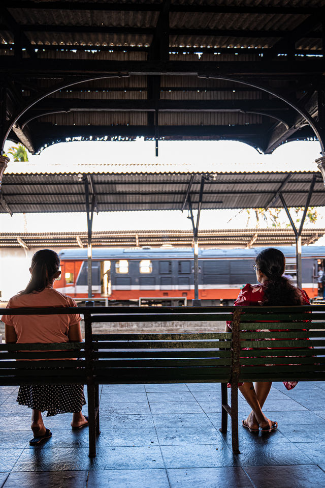斯里蘭卡 Mount Lavinia火車站街拍