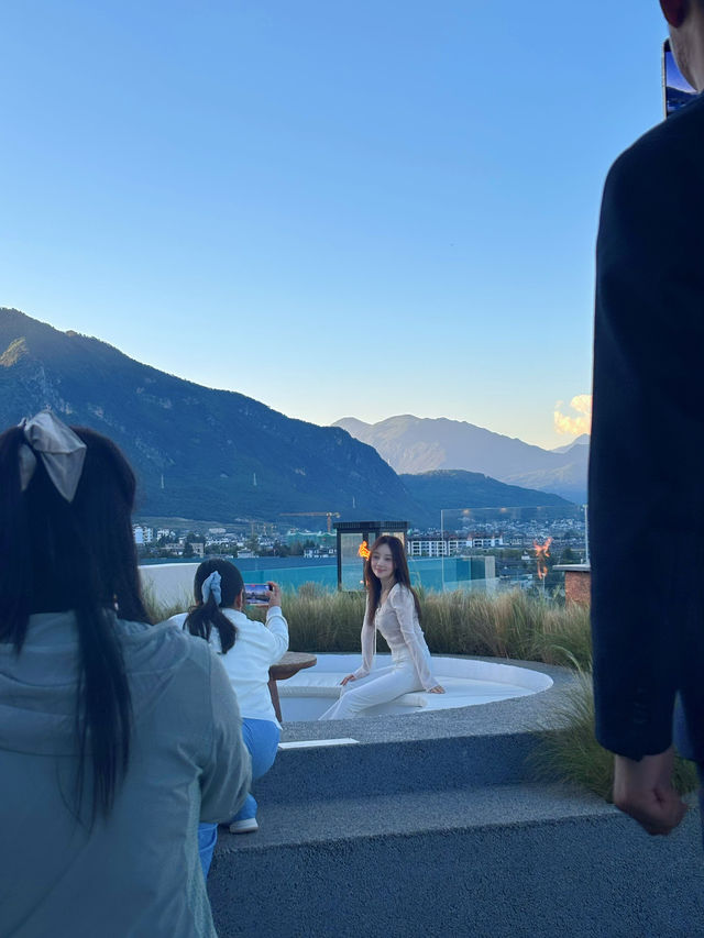 在麗江住酒店，沒想到隔壁居然住著李小璐