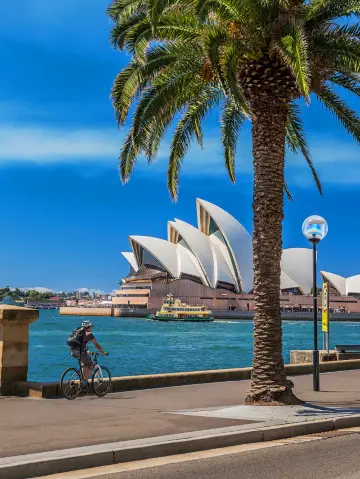 Don't miss this ultimate guide for autumn trips to Australia and New Zealand!