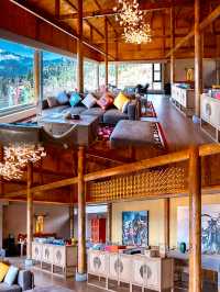 九寨溝住對了！雲裳民宿，推窗就是雪山海子