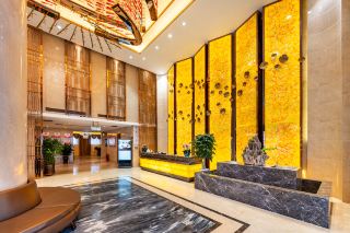 シルクロードの旅の第一歩、千年の歴史があなたの窓の外の風景に