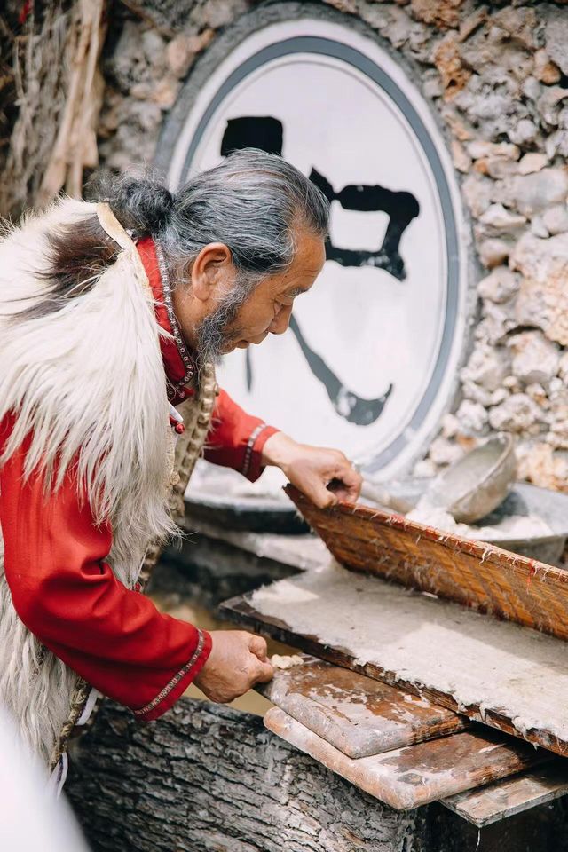 麗江非遺一日遊|在百年老宅裡,親手觸摸千年東巴文化 麗江非遺一日遊|在百年老宅裡,親手觸摸千年東巴文化