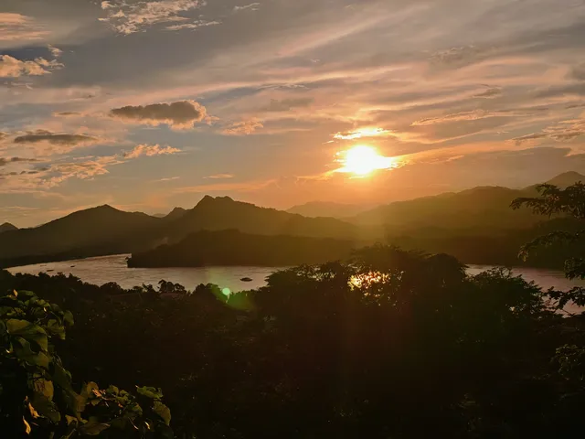 在琅勃拉邦的普西山，赴一場日落之約