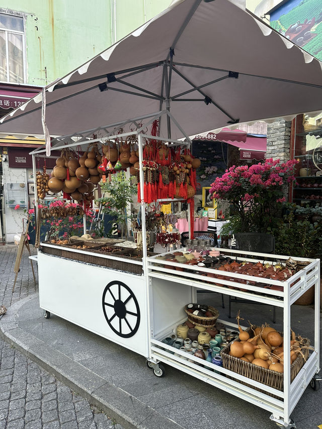 🎨✨ Dafen Oil Painting Village: Shenzhen’s Creative Wonderland 🎨✨ Dafen Oil Painting Village: Shenzhen’s Creative Wonderland