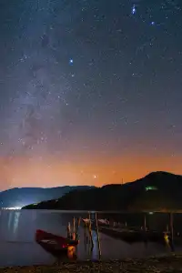 瀘沽湖迎來了一年只有十天左右的風景