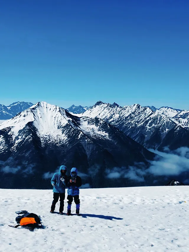 接下來登場的是千元級雪山格什莫斯科峰！