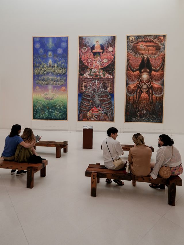 在曼谷，闖入一座白色的藝術孤島