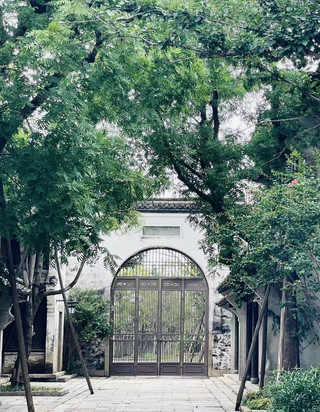 這座江邊的歡樂王國,把充電樁都修成了打卡點!
