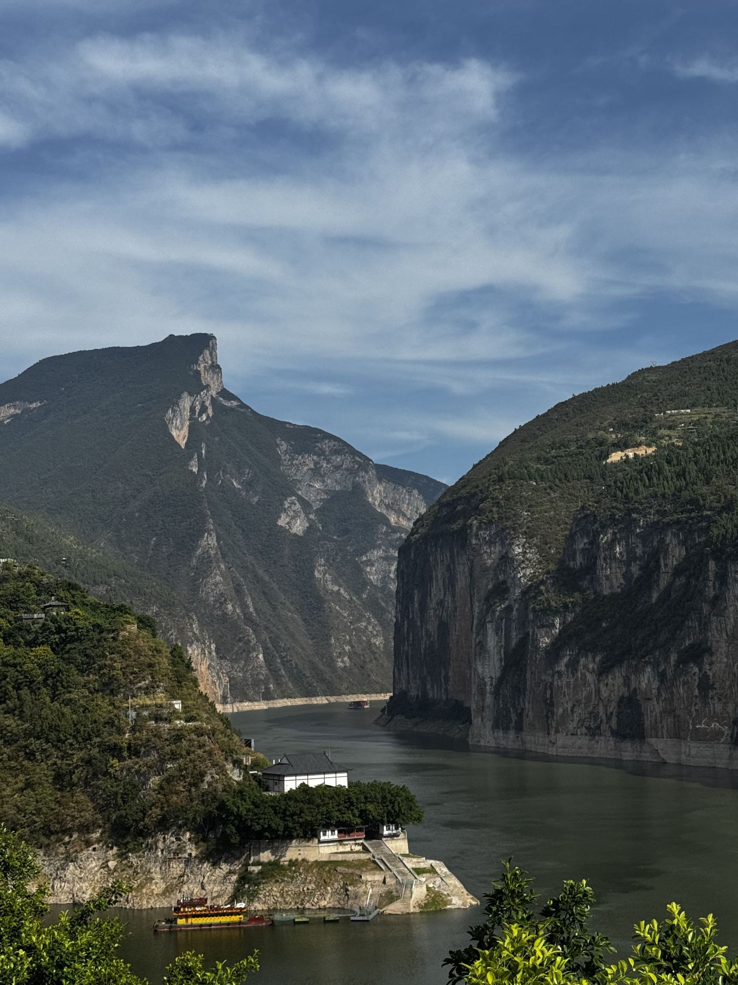 Explore hidden gems and authentic food in Yueyang and beyond in 6 days