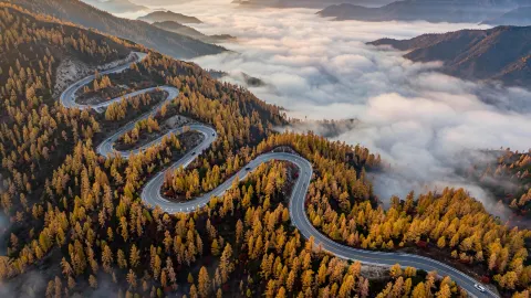 징룽 도로, 류판산의 가을 유화 같은 대로 — traveler post in 룽더