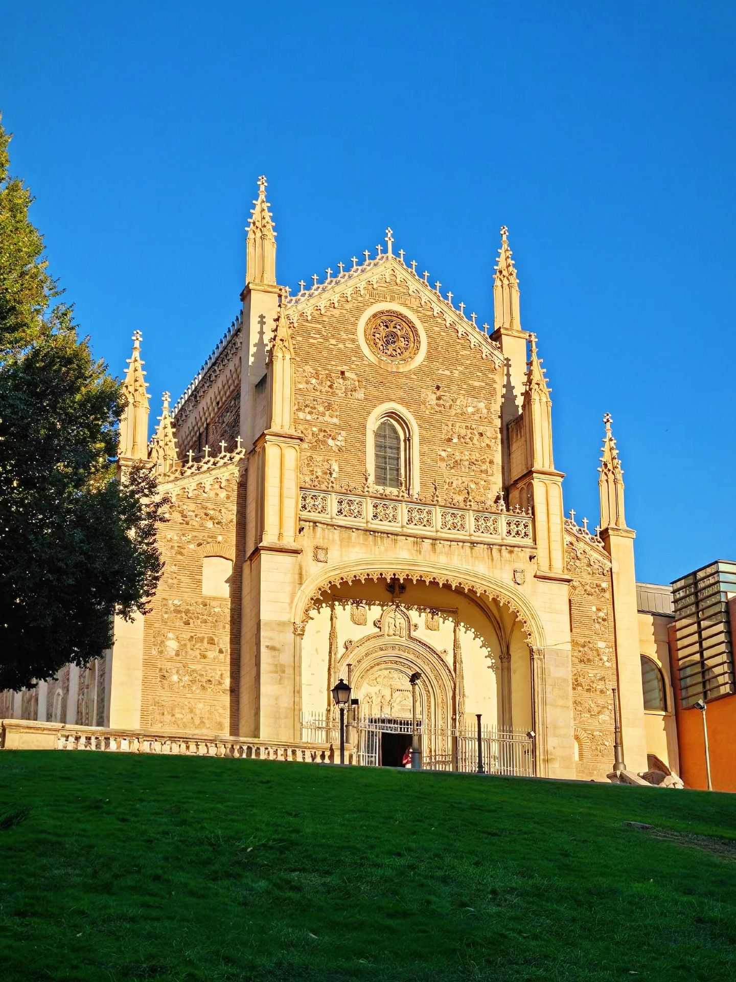 Questioning Wanyu, understanding Wanyu, becoming Wanyu | A solo trip to Spain