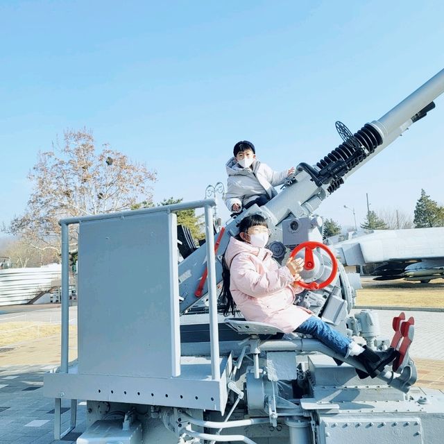 탑승체험이 가능한 전쟁기념관 야외전시장💕